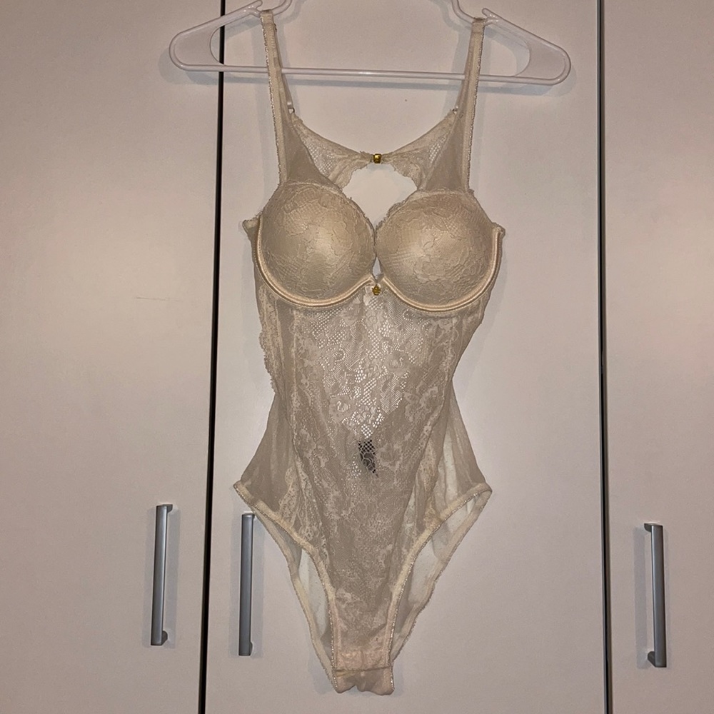 Women’s White Daisy Fuentes lingerie